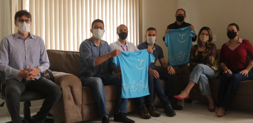 Representantes da Raízen, da Prefeitura de Lagoa da Prata e da Rede Cidadã